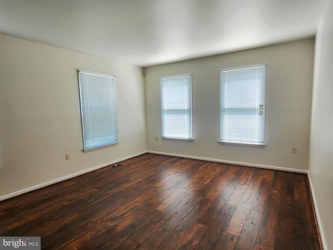 Building Photo - 6107 Willow Way