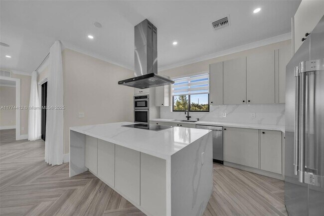 Building Photo - 3600 NE 9th Pl