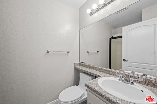 Building Photo - 610 Venice Way