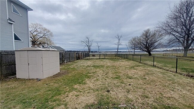 Building Photo - 2331 Edgemere Dr