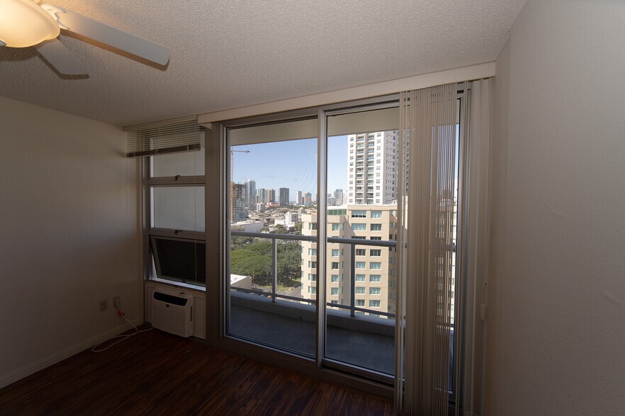 Building Photo - 1315 Kalakaua Ave