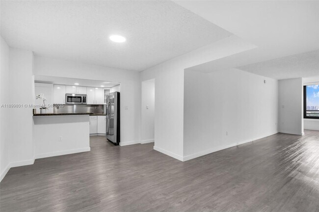 Building Photo - 2333 Brickell Ave