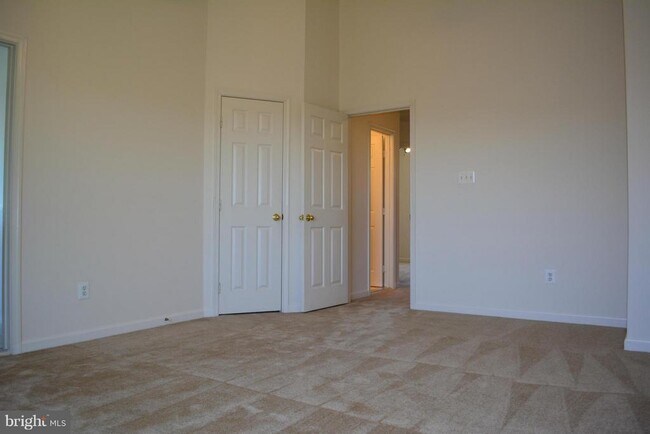 Building Photo - 2518 James Maury Dr