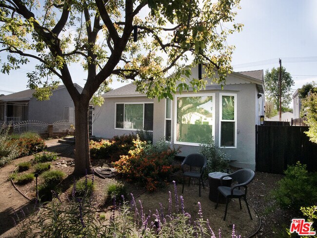 Building Photo - 6413 White Oak Ave