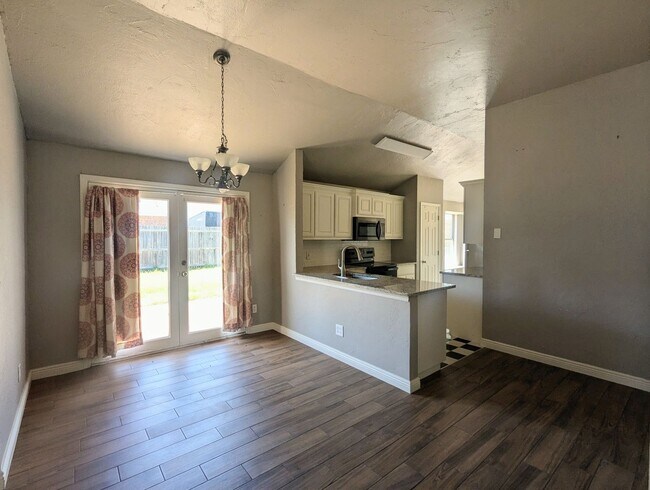 Building Photo - Well-Maintained 3 Bed Home in Edmond | Pet Friendly + Fenced Yard