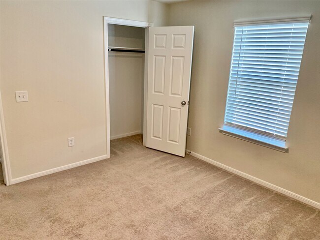 Building Photo - 4622 Falling Sun Dr