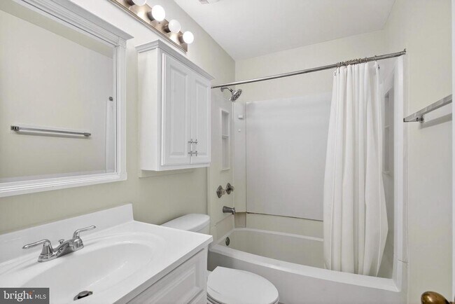 Building Photo - 1020 N Stafford St