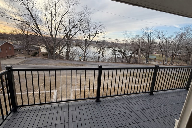 Building Photo - 730 E Shore Dr