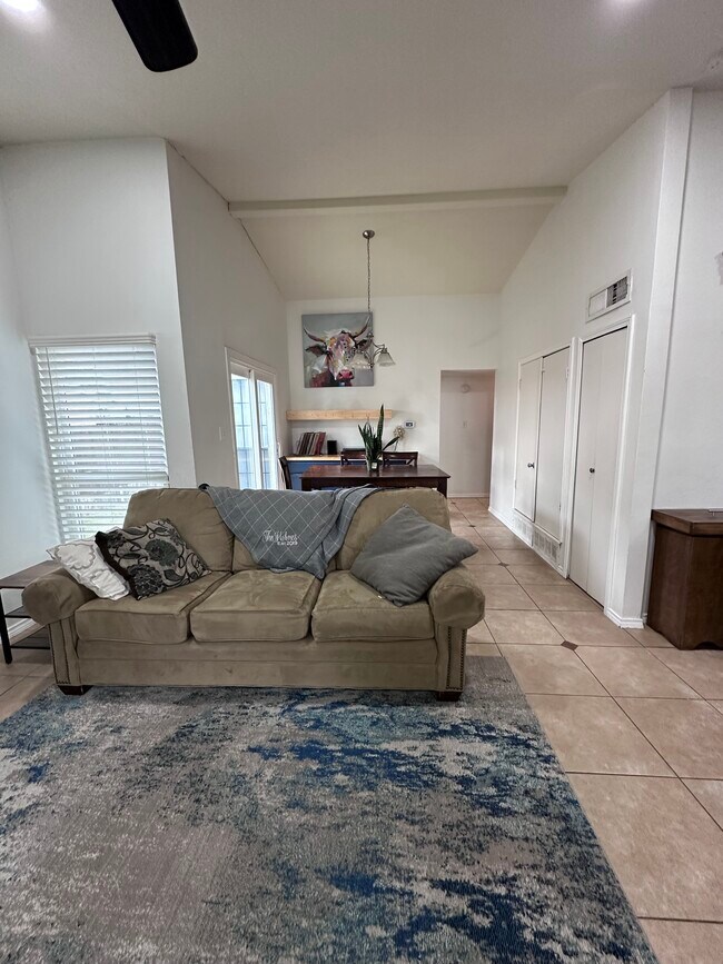 Building Photo - 6916 Elliot Ct