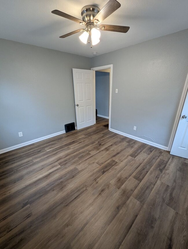 Building Photo - Cutest Corner Lot - Section 8 Friendly