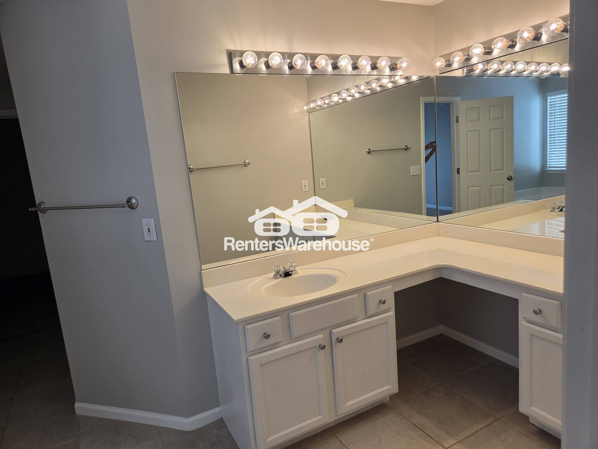 Building Photo - 2580 Alvecot Cir SE