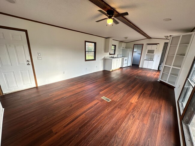 Building Photo - Newly Renovated 2-Bedroom in Rice, VA!