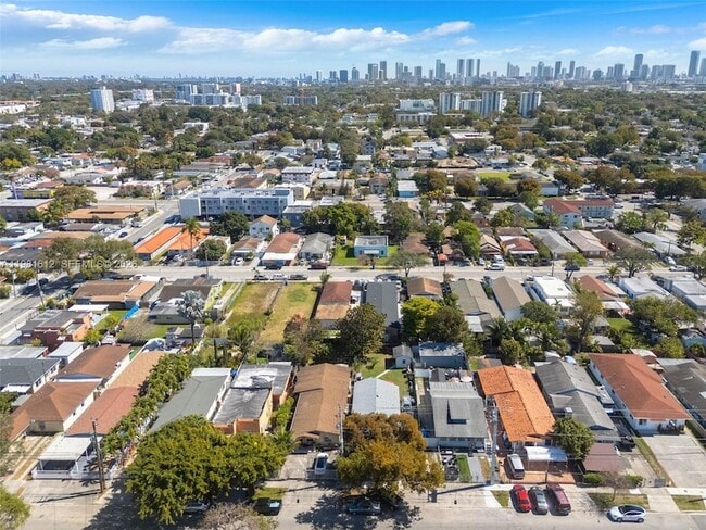 Building Photo - 3055 NW 23rd Ave