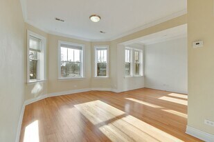 Building Photo - 4868 N Hermitage Ave