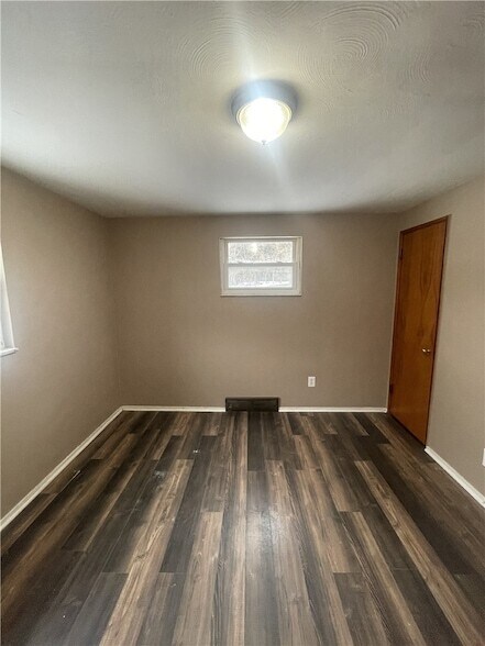 Building Photo - 149 Parkwood Rd