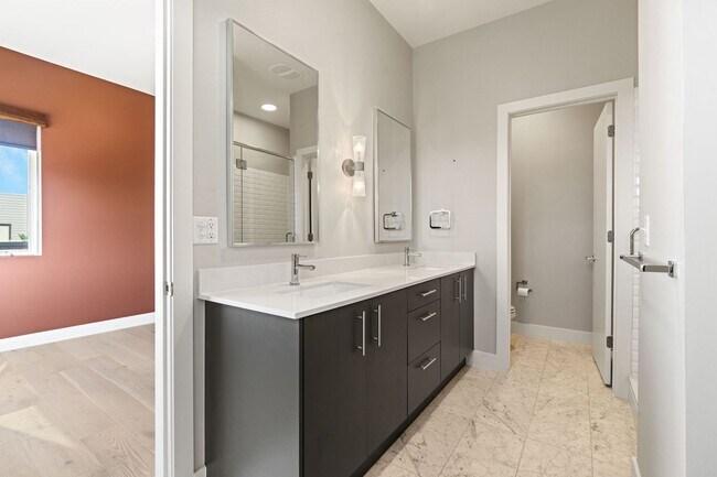 Building Photo - Beautiful 2 Bedroom 2 Bath Condo in the Heart of Rino District!