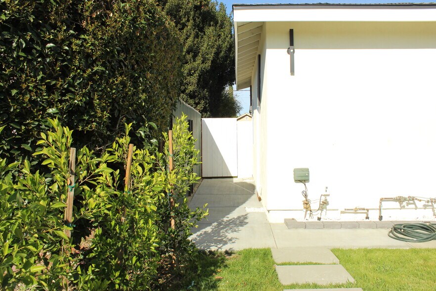 Building Photo - 20803 Bassett St