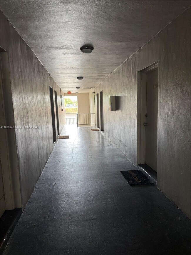 Building Photo - 13900 Lake Placid Ct