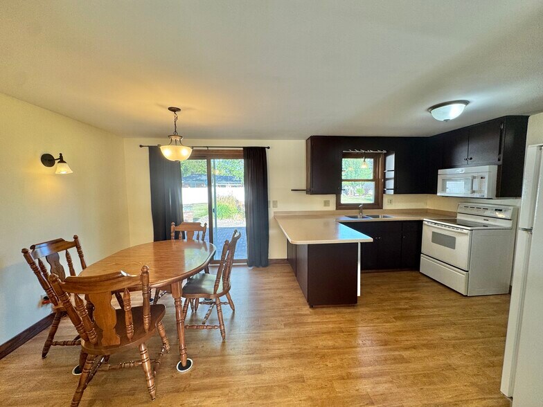 Dining - furniture not included - 1798 Chateau Dr