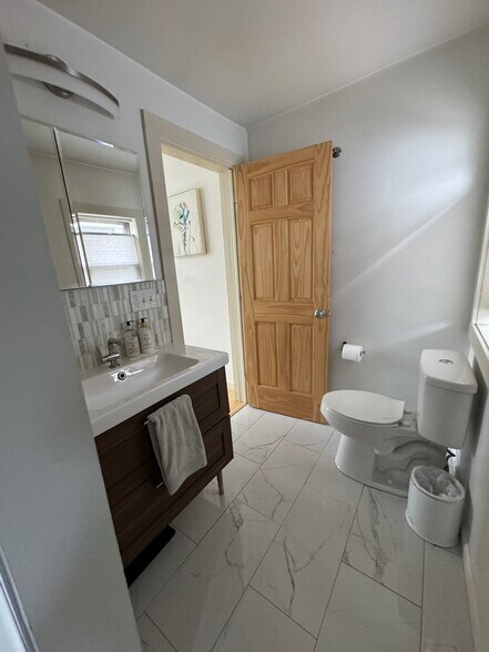 Building Photo - 44 Luck St