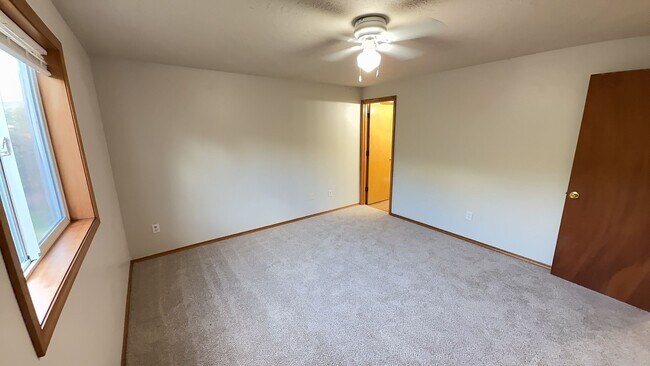 Building Photo - 3 Bedroom 1.5 Bath Home Fenced Yard, Shed & Garage