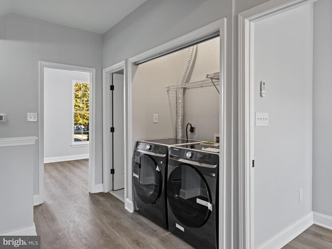 Building Photo - 13133 Park Crescent Cir