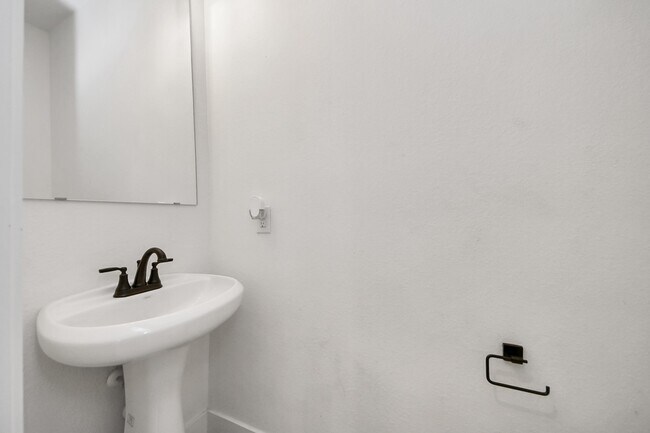 Building Photo - 4942 Carranza Ct