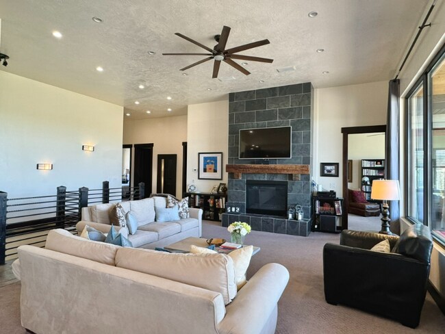 Building Photo - 658 S 1920 W