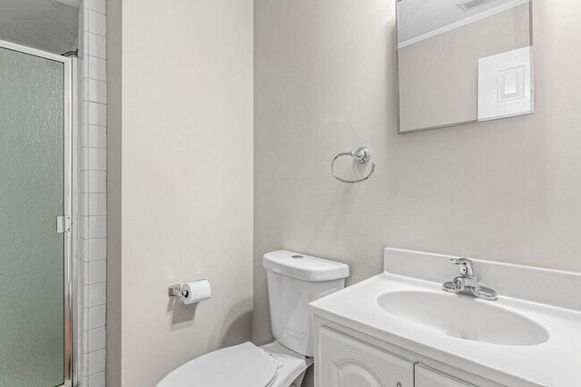 Building Photo - NE – Desirable Neighborhood, Brick Home, W...