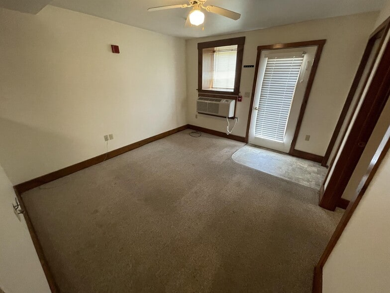 Building Photo - 214 Wood St