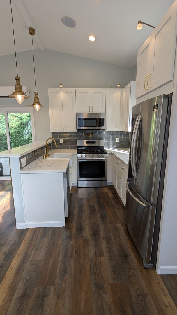 Building Photo - Private 1 Bed 1 Bath Back House with Yard ...