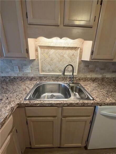 Building Photo - 2711 Highland Ridge NW