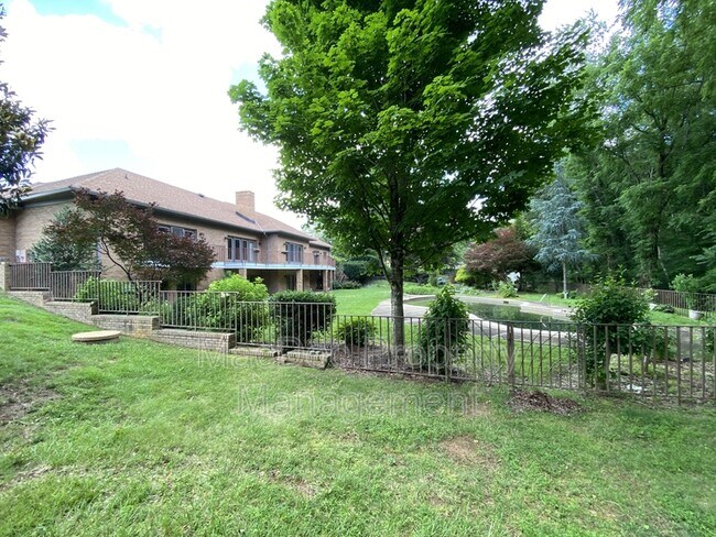 Building Photo - 11225 N Club Dr