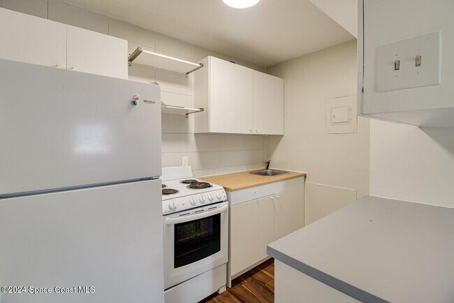 Building Photo - 1339 W Point Dr