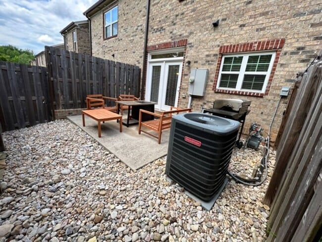 Building Photo - Jonestown Road Area