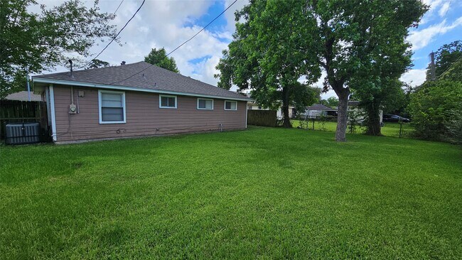 Building Photo - 7325 Boggess Rd