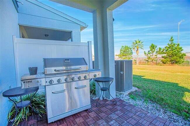 Building Photo - 3851 Plainview Dr
