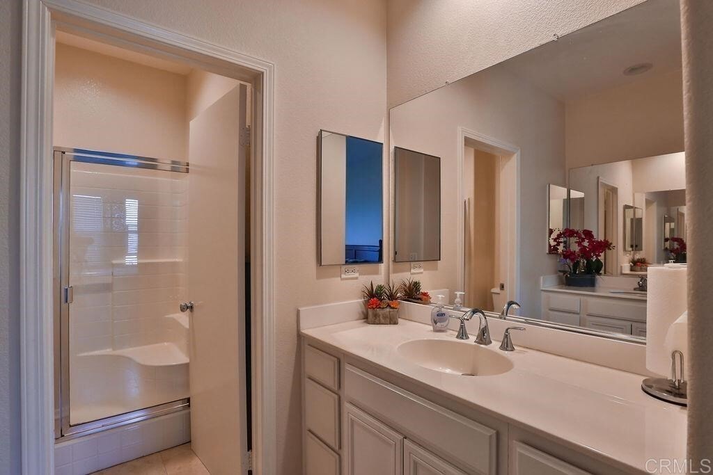 Building Photo - 425 S Meadowbrook Dr