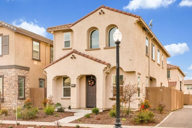 Building Photo - AVAILABLE BY 6/19/26. 4 BED, 2.5 BATHS, 1763 SQ FT STAINLESS STEEL APPLIANCES INCLUDED