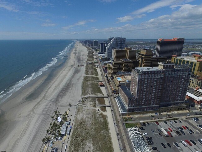 Building Photo - 2721 Boardwalk
