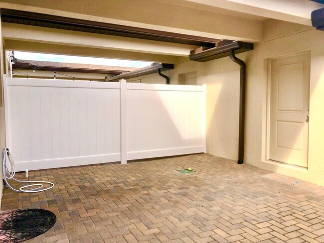 Building Photo - 2674 Mead Ave
