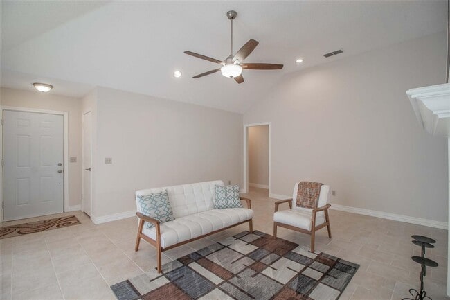 Building Photo - White Rock Highlands  4 bedrooms, 2.5 baths