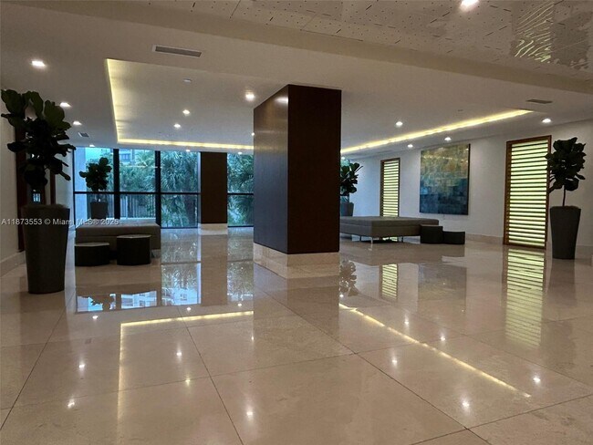 Building Photo - 540 Brickell Key Dr