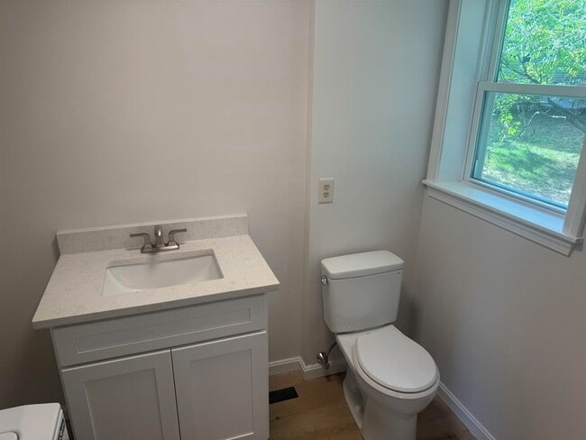 Building Photo - 5 Cabernet Ct