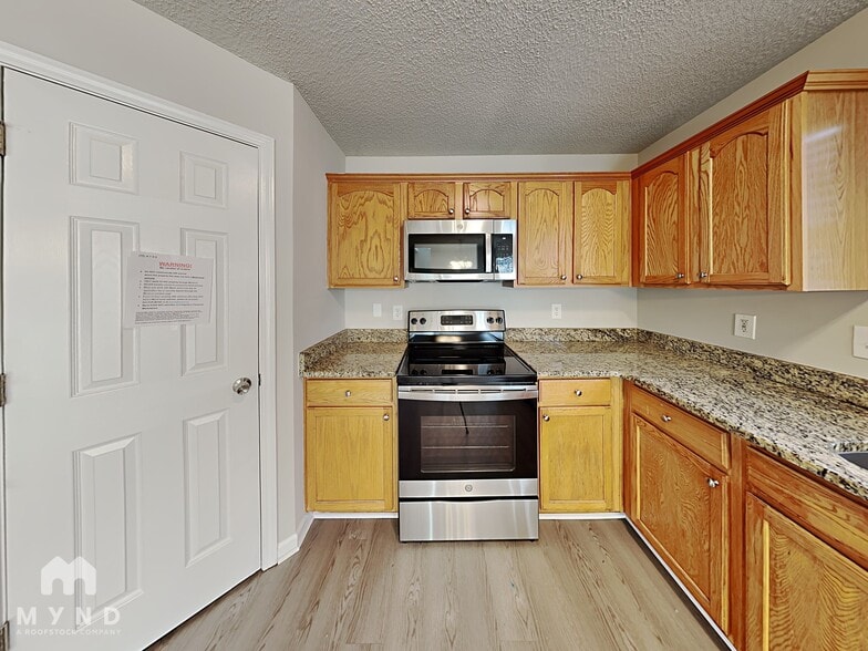 Building Photo - 6132 Hickory Ln Dr