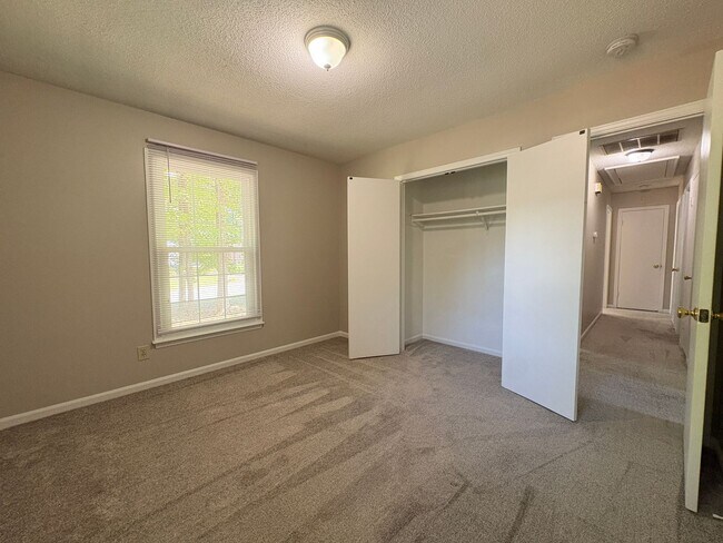 Building Photo - 304 Leland Dr