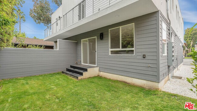 Building Photo - 2211 6th Ave