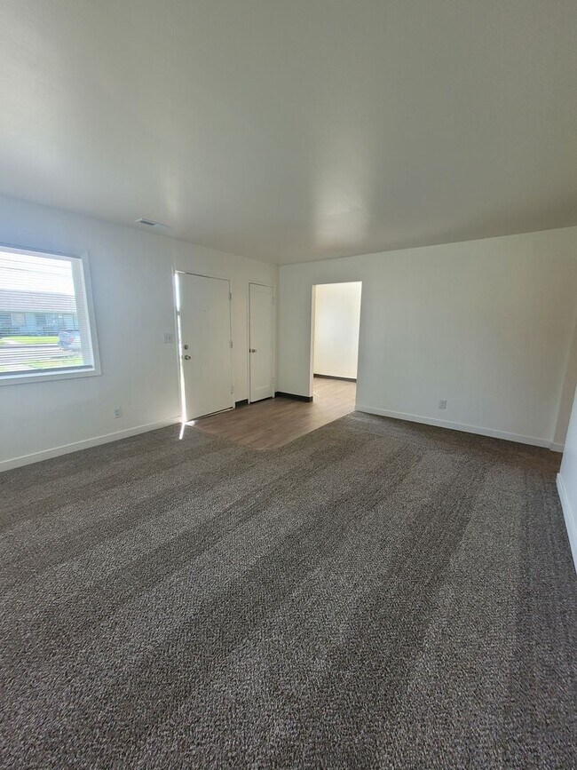Building Photo - 821 Cannon Ln