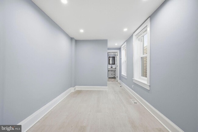 Building Photo - 1015 Riverside Ave