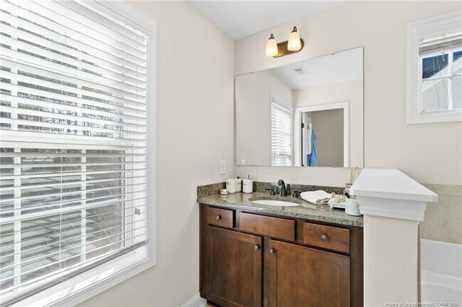 Building Photo - 597 Micahs Way N